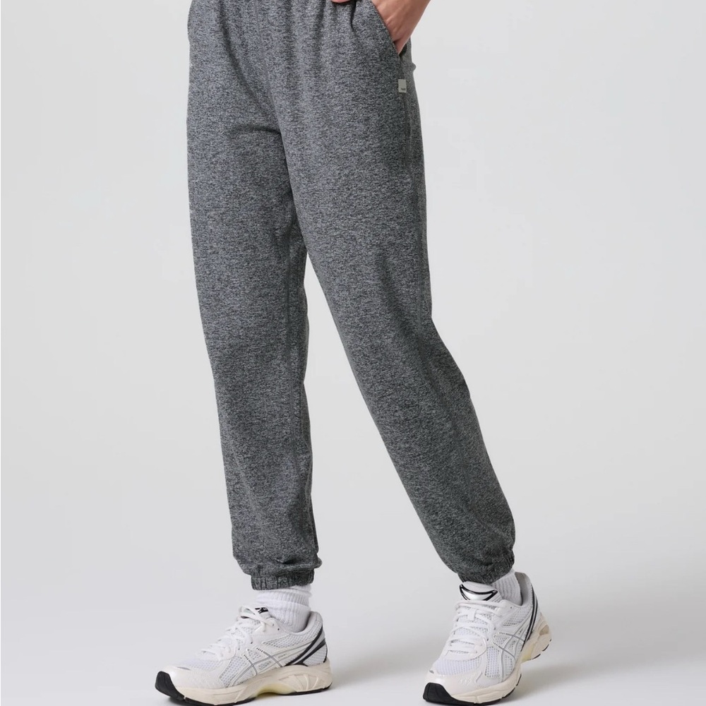 Vuori Charcoal Heather Women's Capris